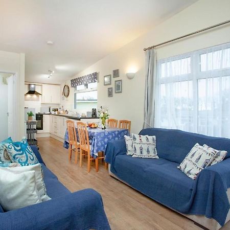 Sunnydaze-Detached Chalet With 2 Bedrooms And 2 Bathrooms And Private Parking Outside Door Dartmouth Bagian luar foto