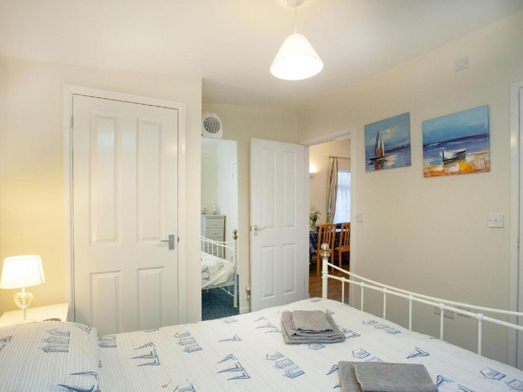 Sunnydaze-Detached Chalet With 2 Bedrooms And 2 Bathrooms And Private Parking Outside Door Dartmouth Bagian luar foto