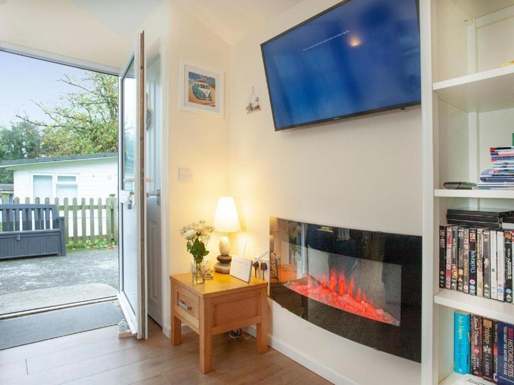 Sunnydaze-Detached Chalet With 2 Bedrooms And 2 Bathrooms And Private Parking Outside Door Dartmouth Bagian luar foto
