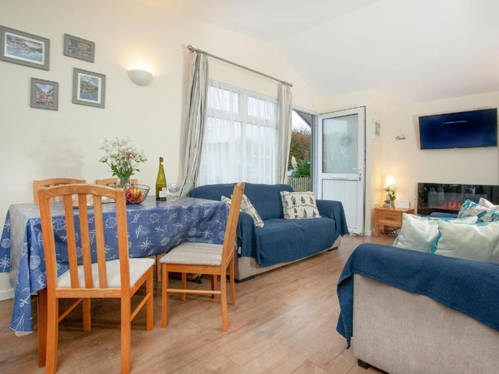 Sunnydaze-Detached Chalet With 2 Bedrooms And 2 Bathrooms And Private Parking Outside Door Dartmouth Bagian luar foto